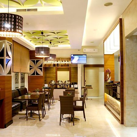 Biz Boulevard Hotel Manado Eksteriør billede