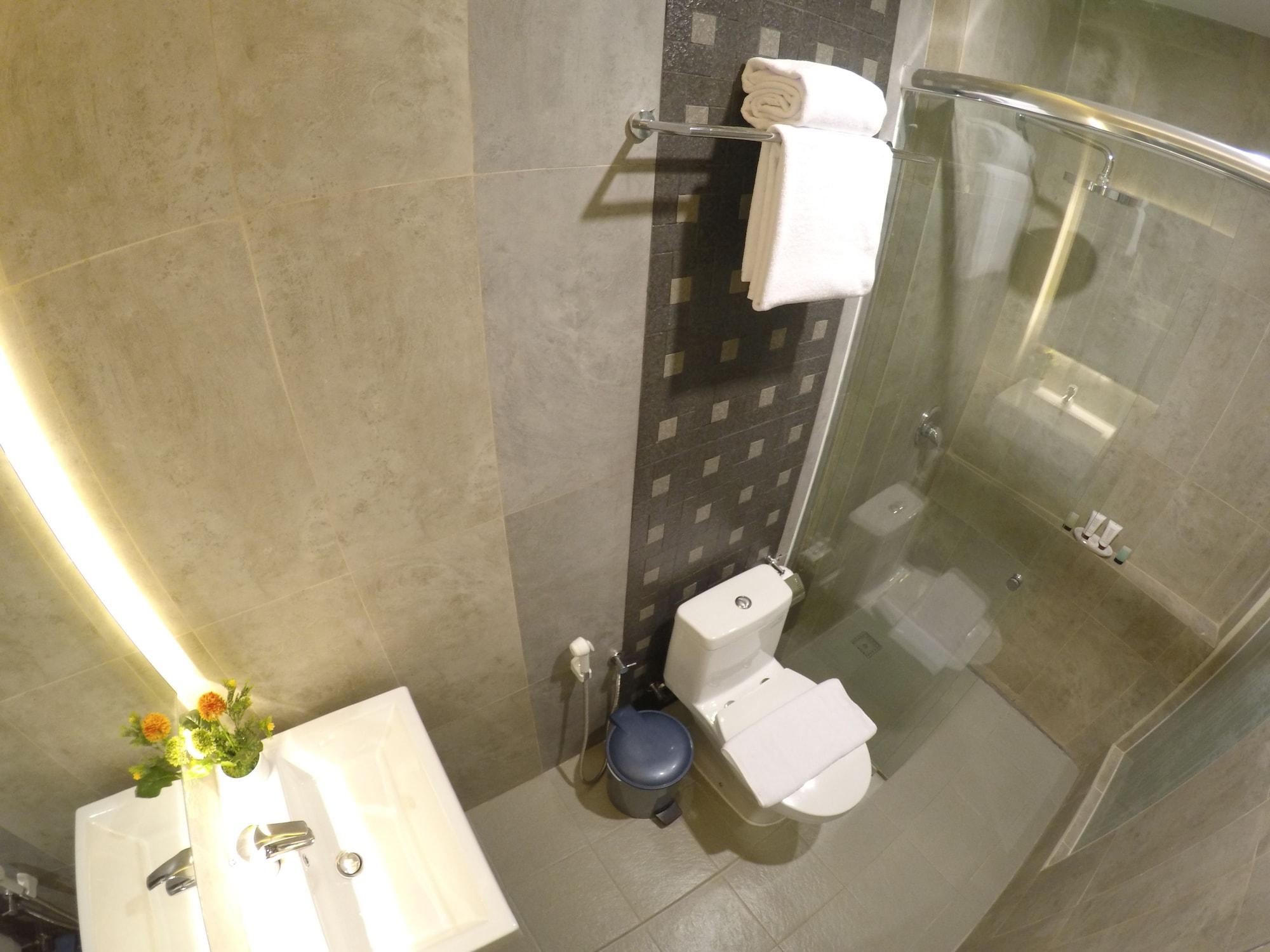 Biz Boulevard Hotel Manado Eksteriør billede