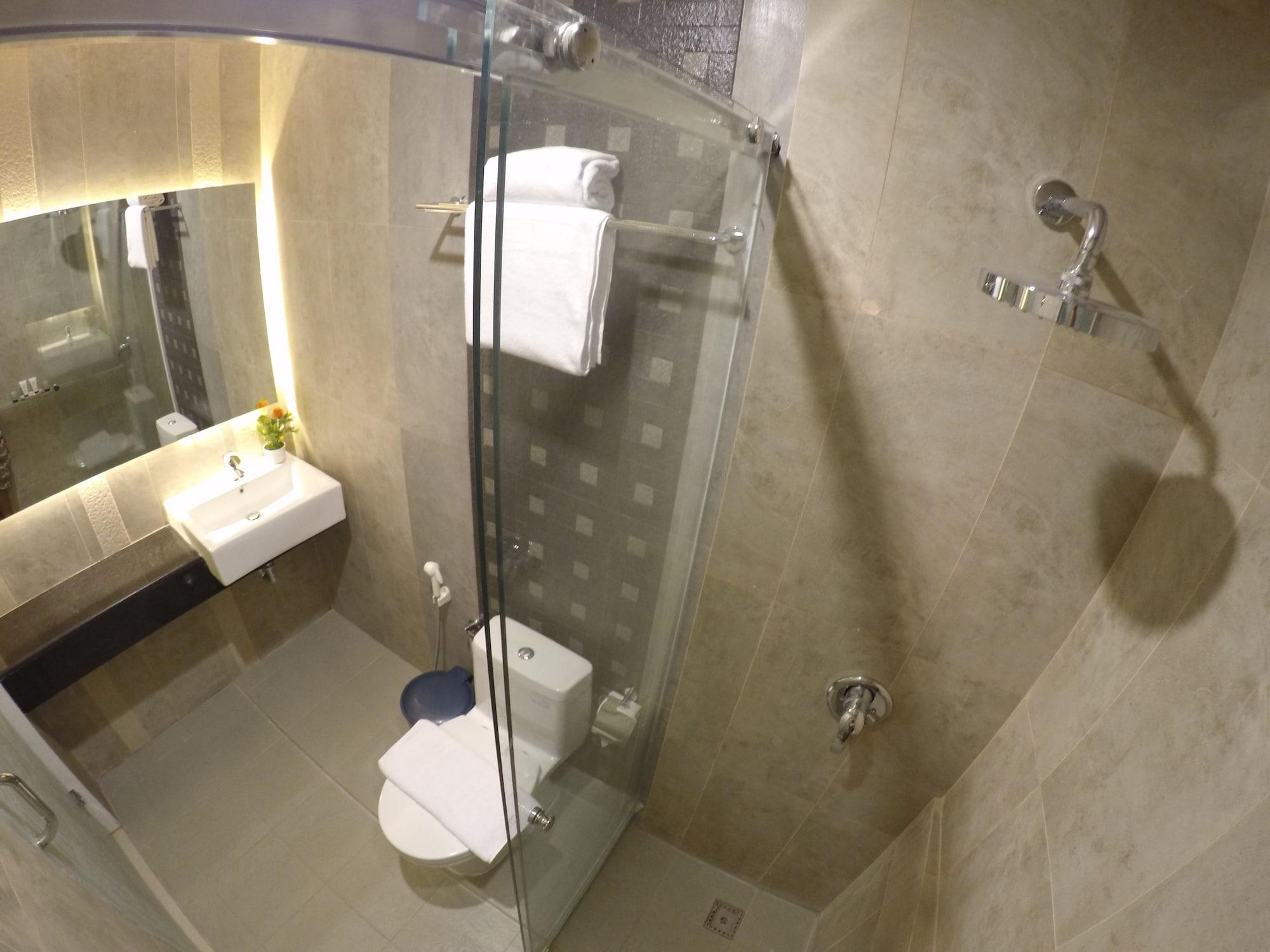 Biz Boulevard Hotel Manado Eksteriør billede