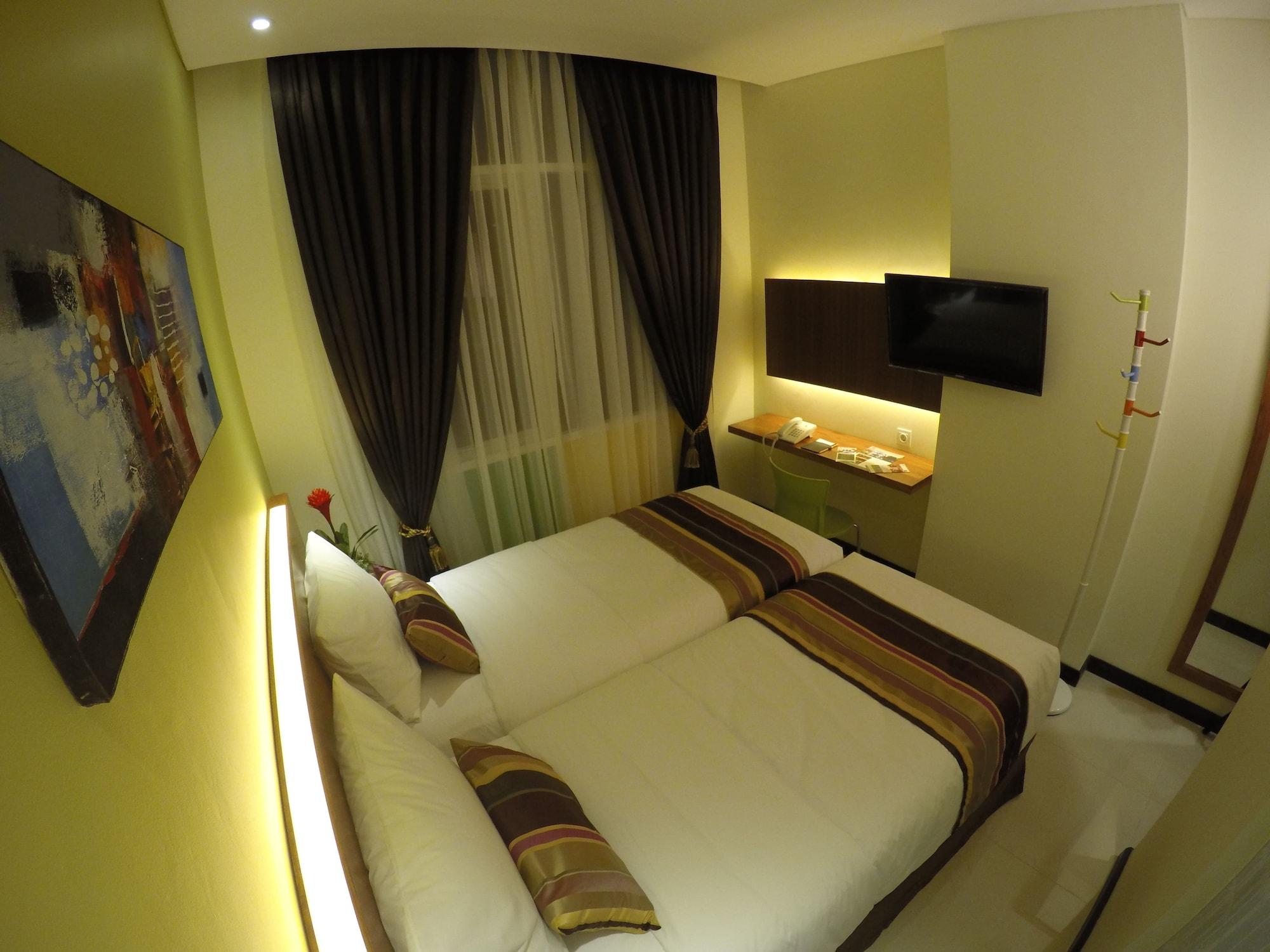 Biz Boulevard Hotel Manado Eksteriør billede
