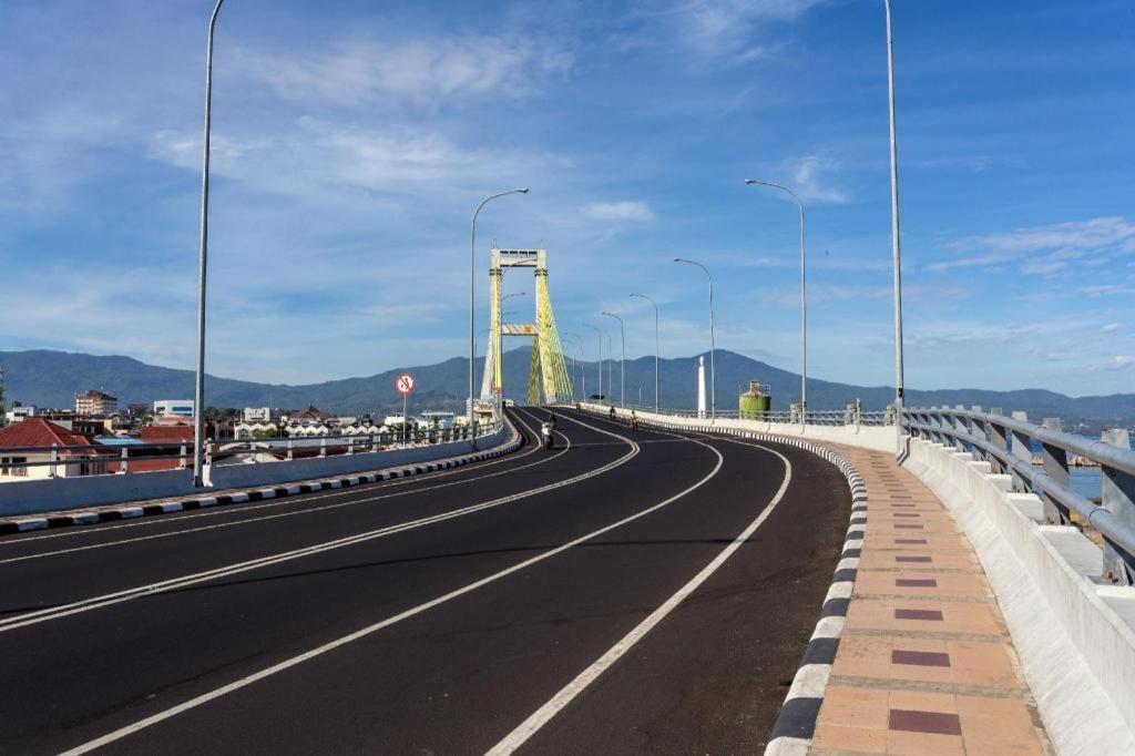 Biz Boulevard Hotel Manado Eksteriør billede