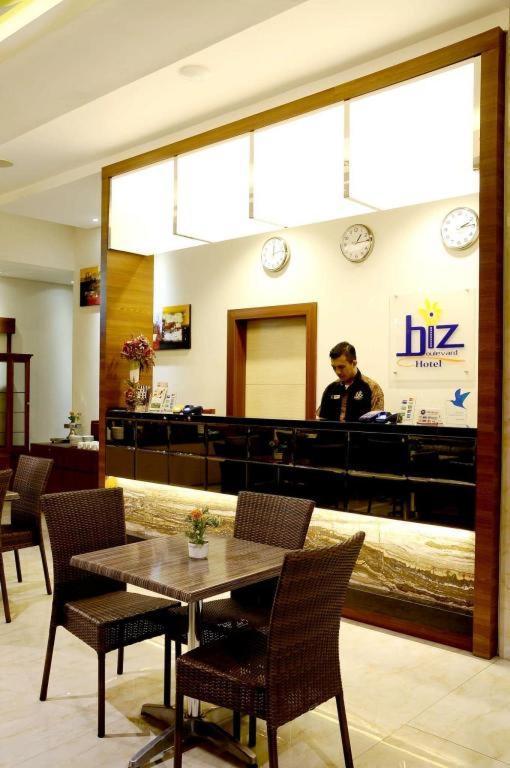 Biz Boulevard Hotel Manado Eksteriør billede