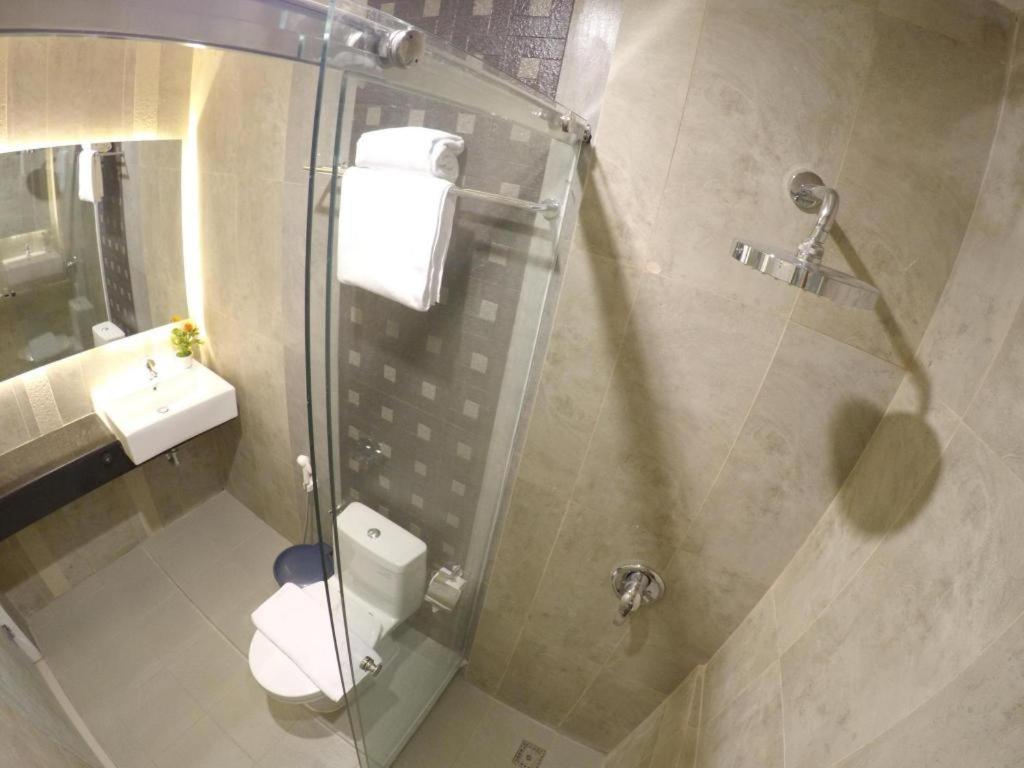 Biz Boulevard Hotel Manado Eksteriør billede