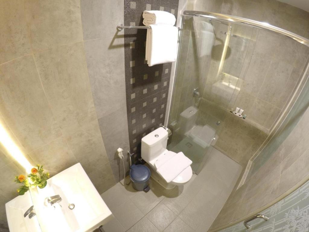 Biz Boulevard Hotel Manado Eksteriør billede