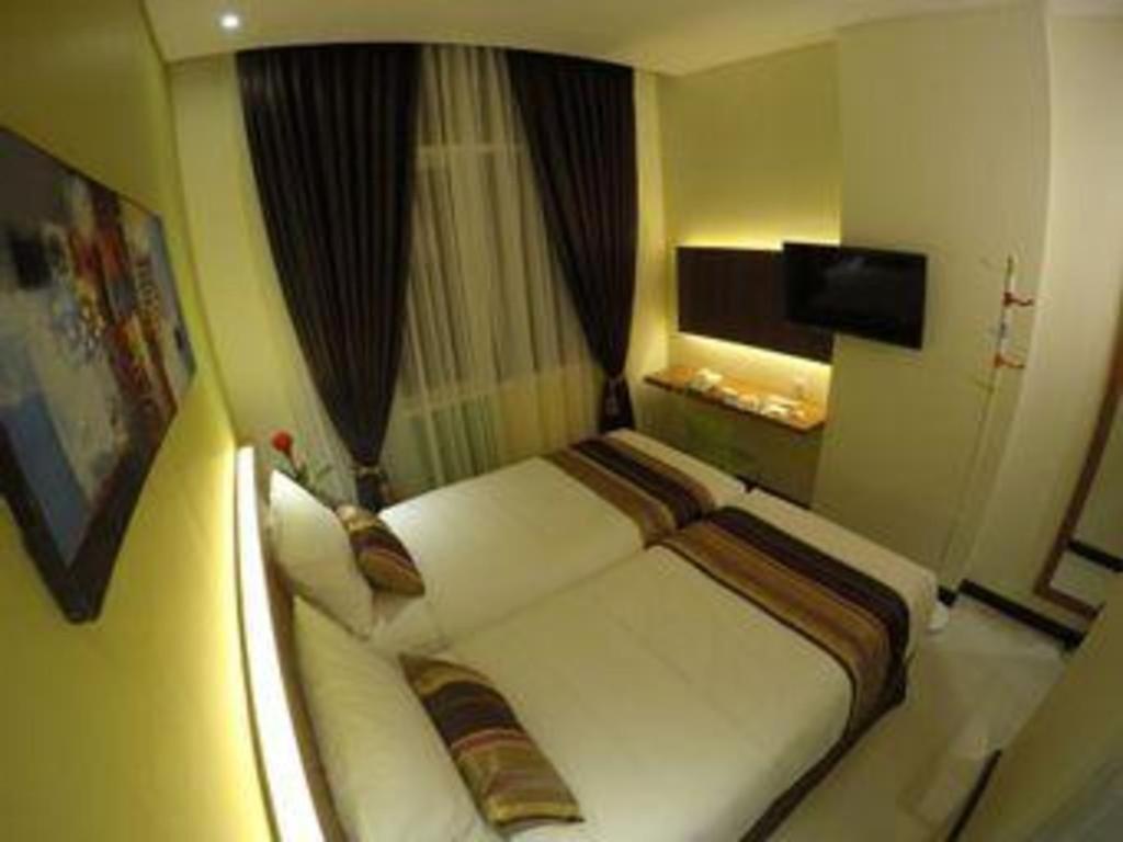 Biz Boulevard Hotel Manado Eksteriør billede