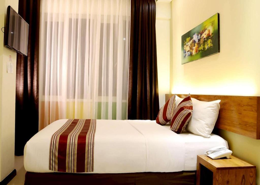 Biz Boulevard Hotel Manado Eksteriør billede