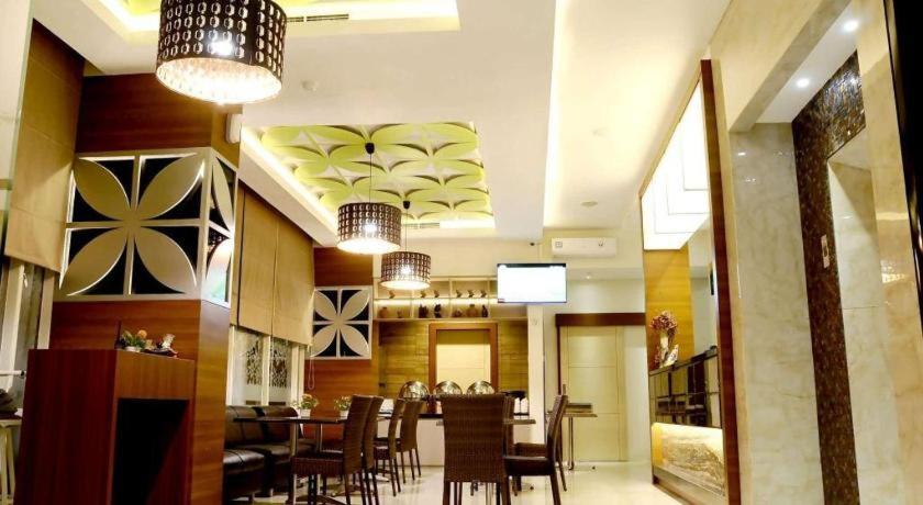 Biz Boulevard Hotel Manado Eksteriør billede