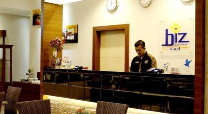 Biz Boulevard Hotel Manado Eksteriør billede