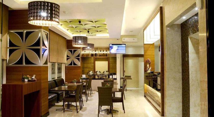 Biz Boulevard Hotel Manado Eksteriør billede