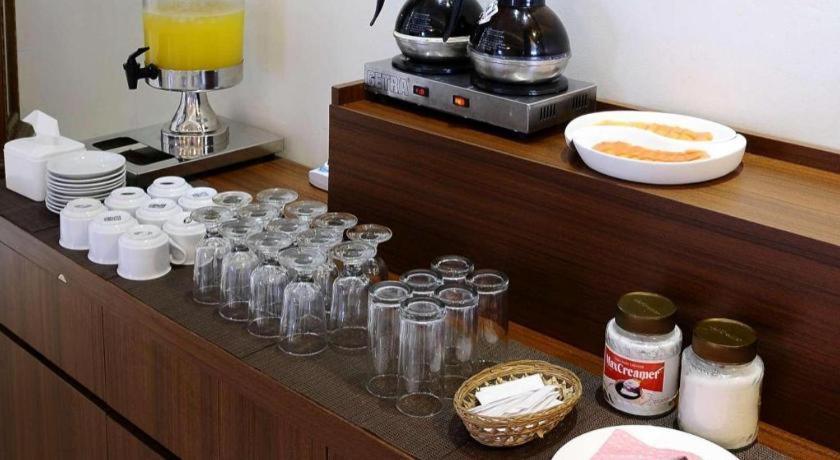 Biz Boulevard Hotel Manado Eksteriør billede