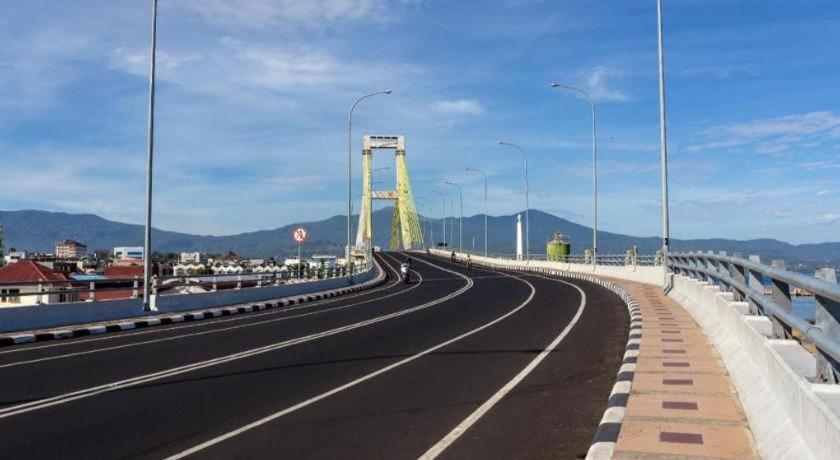 Biz Boulevard Hotel Manado Eksteriør billede