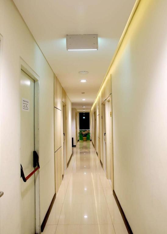 Biz Boulevard Hotel Manado Eksteriør billede