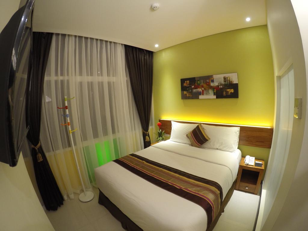 Biz Boulevard Hotel Manado Eksteriør billede