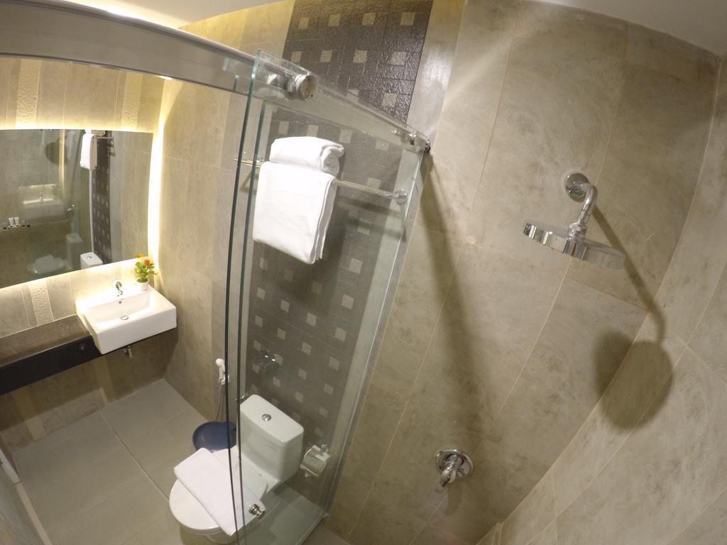 Biz Boulevard Hotel Manado Eksteriør billede