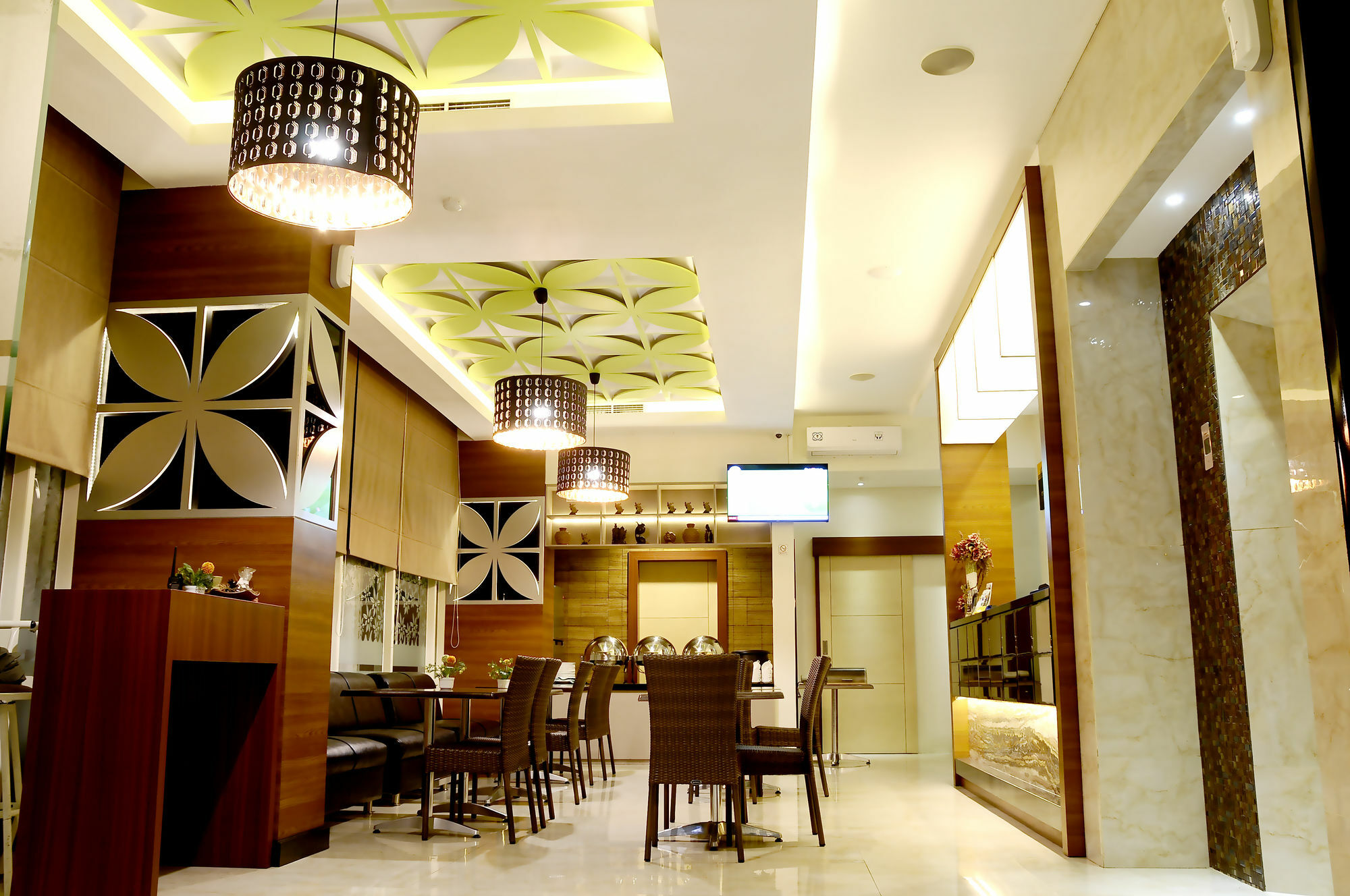 Biz Boulevard Hotel Manado Eksteriør billede