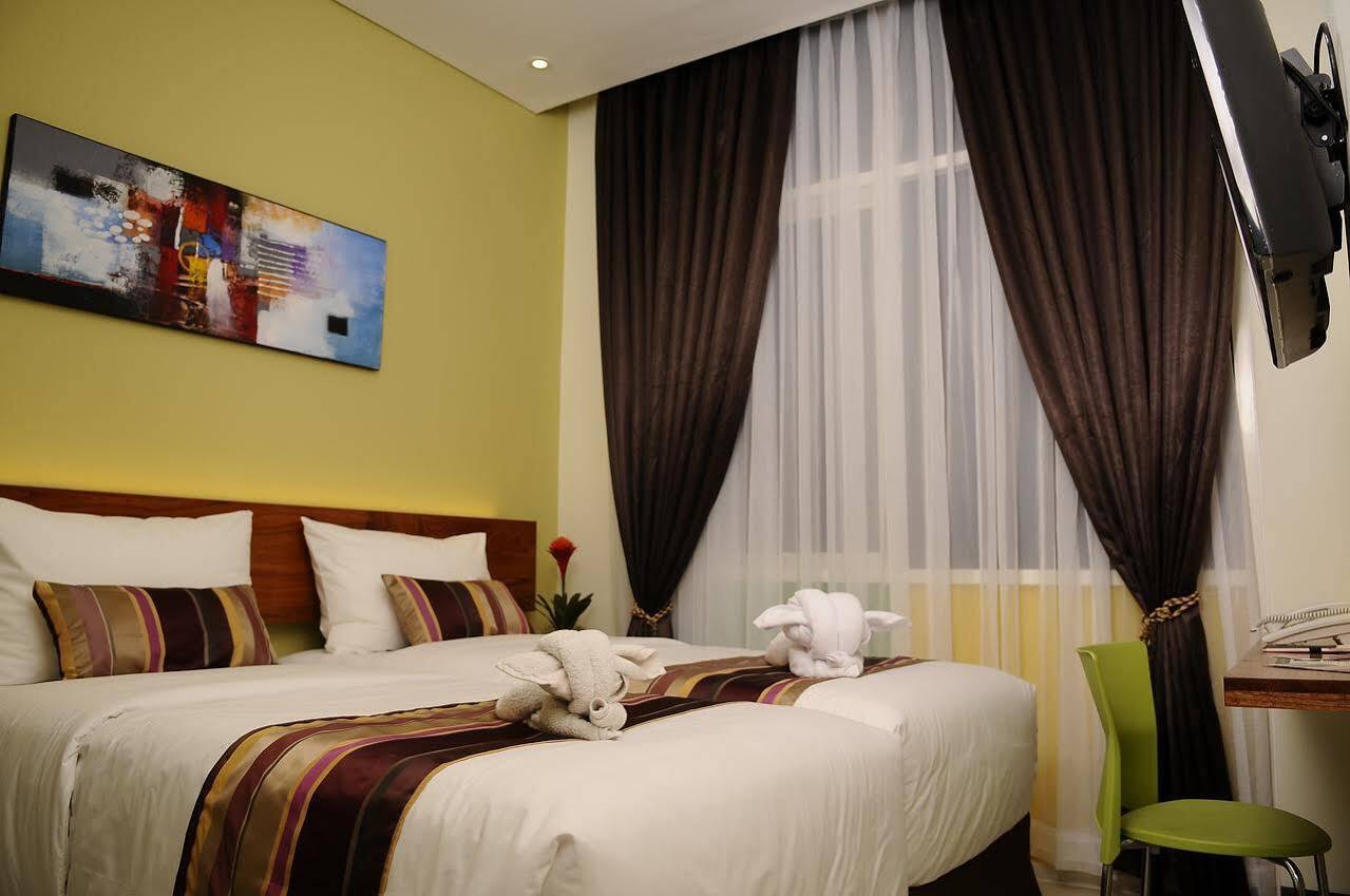 Biz Boulevard Hotel Manado Eksteriør billede