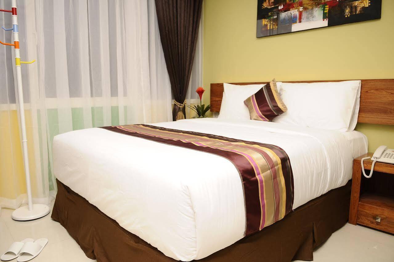 Biz Boulevard Hotel Manado Eksteriør billede
