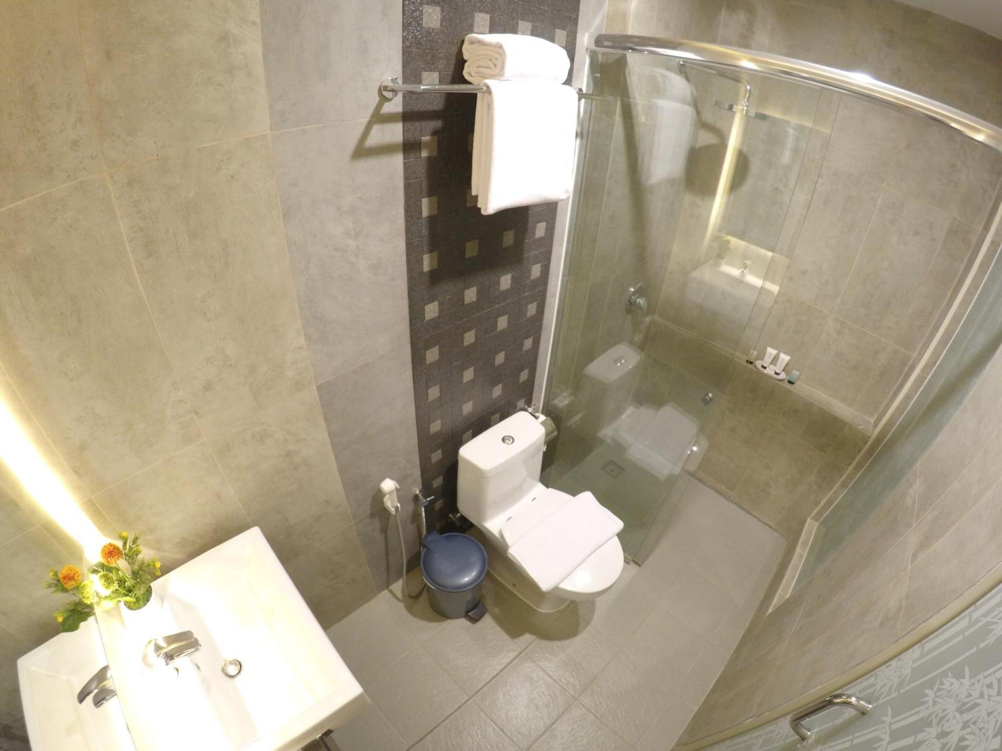 Biz Boulevard Hotel Manado Eksteriør billede